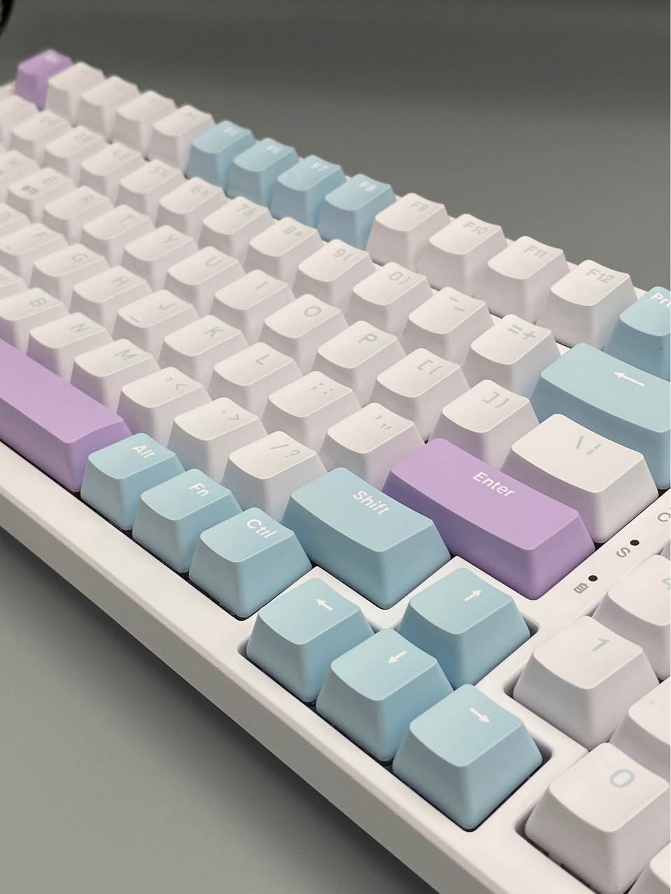 ⌨️ ZIYOULANG K96 – Mechanical Gaming Keyboard

🔹 التصميم: 96% مدمج يجمع بين الحجم الصغير ووجود Numpad 🎮
🔹 عدد المفاتيح: 96 مفتاح
🔹 السويتشات: Mechanical Switches باستجابة سريعة وعمر افتراضي طويل ⌨️
🔹 الإضاءة: RGB Backlight مع أوضاع وتأثيرات متعددة ✨
🔹 Anti-Ghosting: دعم Full Key Anti-Ghosting لضغطات دقيقة أثناء اللعب 🎯
🔹 الاتصال: سلكي عبر USB-C 🔌
🔹 المفاتيح: Double-Shot Keycaps مقاومة للتآكل والاستخدام المكثف
🔹 التصميم: يحافظ على لوحة الأرقام مع حجم أصغر من الكيبورد الكامل
🔹 التوافق: Windows / Mac / Linux

💡 كيبورد 96% يوفر التوازن المثالي بين توفير المساحة والاحتفاظ بلوحة الأرقام، مناسب للألعاب والعمل اليومي.

السعر : 40 الف
خدمة توصيل 🚚 لكافة أنحاء العراق 🇮🇶 حلة, بابل


**إذا كنت صاحب هذا الإعلان وتريد حذفه لأي سبب، رجاءا أرسل رسالة إلى الدعم الفني**
