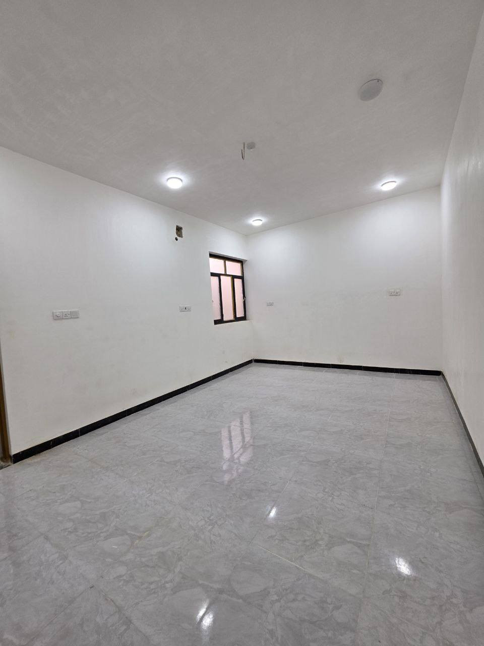 بيت للبيع/ طابو صرف 
بناء حديث زيرو 2025

الموقع: بكرلي/ حي المعلمين/ مقابل مدرسة بنت الهدى
المساحة: 124م² الواجهة 6.25م
التفاصيل: 
ط١/ مدخلين، استقبال مفتوح على الهول، غرفة نوم، مطبخ معزول، مجمع صحي داخلي و خارجي، ومنور 
ط٢/ غرفتين نوم، هول، مجمع صحي، و بلكونة، وسطح 
الخدمات: شارع تبليط، مجاري ،و ارصفة 
*المخزن مربوط مع مجاري الشارع 

للاستفسار: ***********
