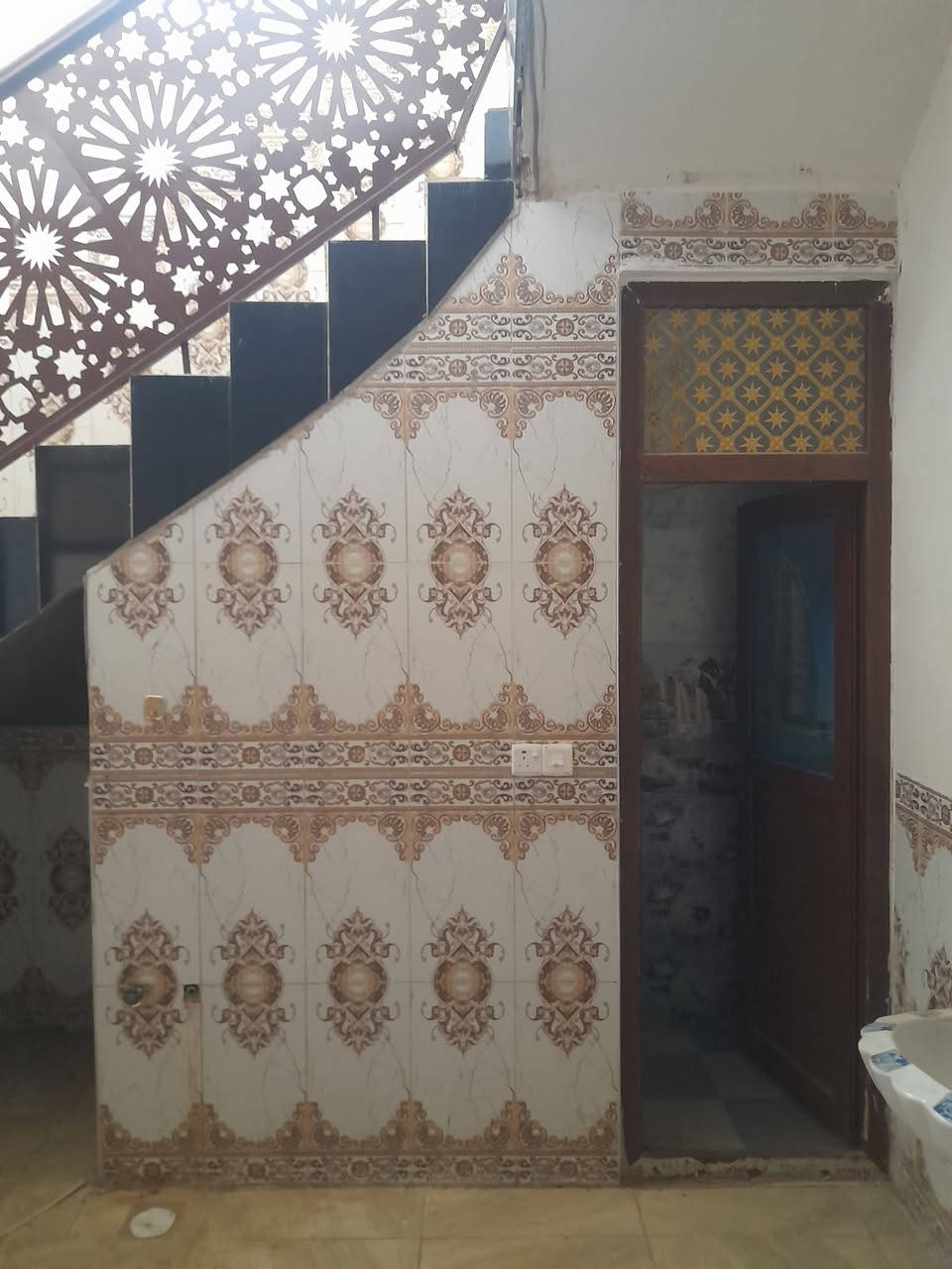بيت ركن تقاطع القدس فرع التضامن للأثاث/////////////////_//تقاطع القدس
مساحةالبيت واجهه 8 نزال 18
يحتوي على استقبال+مطبخ+ وصالة ثلاث غرف نوم سويت
السعر ٨٥ وبي مجال
اللاستفسار الاتصال على الرقم/***********
