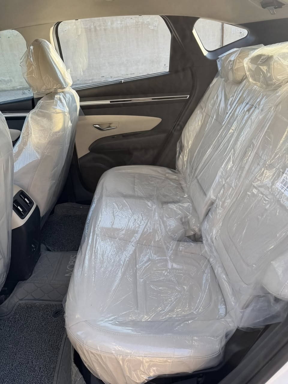 للبيع توسان خليجي موديل 2024
مكفوله كفاله عامه ماشيه32 الف كم 

بصمة و كشنين كهرباء

شاشة CarPlay و كيج ديجيتال 

وايرلس شحن 

حساسات كامره

رقم بغداد انگليزي

سونار مرفق بلمنشور 

بأسمي تحويل ثاني يوم 

مكان السيارة / بغداد الغزالية 

هاتف/*********** متواجد واتس اب
