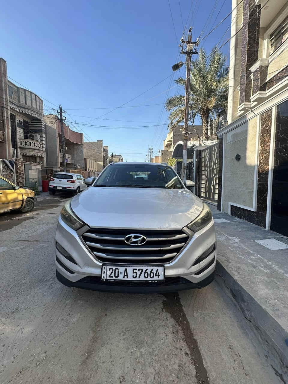 السلام عليكم ..
توسان 2017 
ماشيه 90 m
مواصفات نص فول 
مكفوله من صبغ عدا بارد بل بنيد 
رقم ***********
السعر 153$
