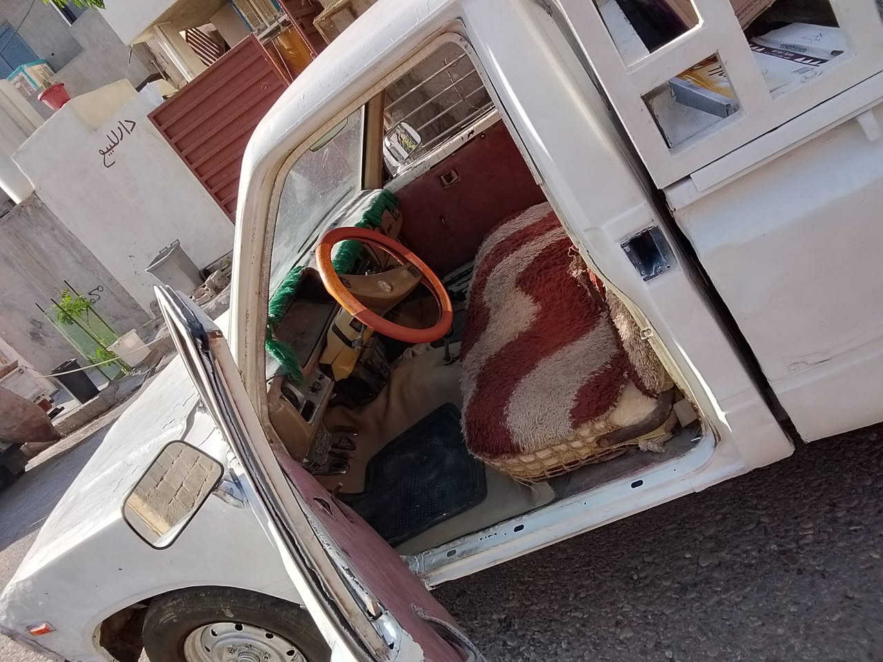 السلام عليكم سيارة بيكم موديل80 سنوية ساقطة صار شهر رقم صلاح الدين مشروع وطني  بسمي سعر 28وبيهة مجال المحرك امجفت جديد شاصي ومحرك واكسل وكير وبريك شرط العنوان كركوك حي النصر قرب مركز العروبة رقم الهاتف ***********
