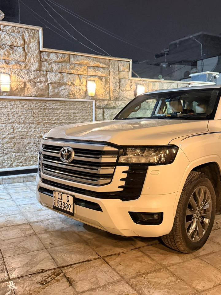 السلام عليكم 
عندي لاندكروز 2024 GXR تنفس طبيعي وكالة SAS تحت الضمان ماشية 6500 اخت الزيرو 
السيارة مكفولة كفالة عامة ..مغلفة PPF ضمان 15 سنة .

السعر 72 الف دولار وبيها مجال 
للاستفسار ‭0770 622 3644‬-‭——0790 197 2783‬
