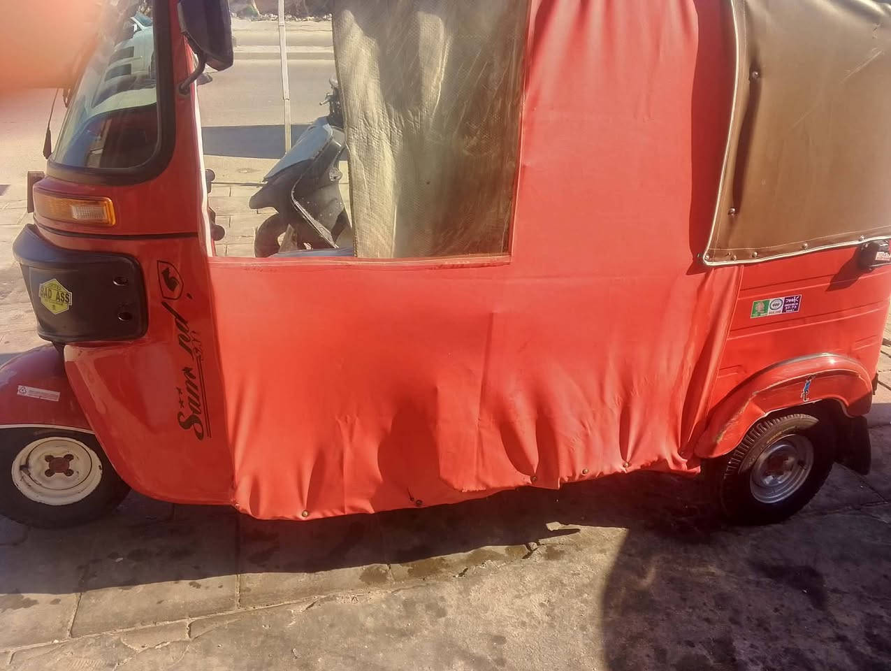 السلام عليكم تكتك للبيع موديل ١٨ نضيفة خير من الله مثل مواضح بصور مكاني البياع سعر ٣٦٠٠٠ وبيها مجال مكينة لاتنقيص لاتبخير الرقم ***********
