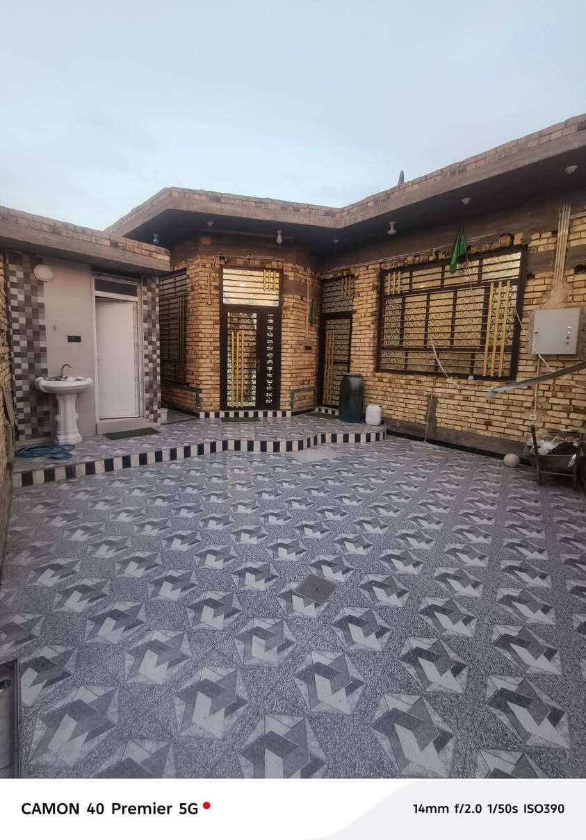 للبيع بيت عنوان سوق الشيوخ  سماعيليه ٢ حي الحكيم قرب حسينية سيد جاسم  المساحه 200متر بناء طابوك السقف كونكريت مسلح 2غرفه صاله مطبخ سيراميك ديوانيه الارضيه سيراميك وطارمه وصحيات داخليه وخارجي السعر الشراي يقيم ويدلل  سيراميك استفسار واتساب فقط  ***********
