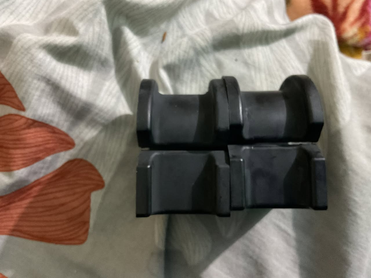 لاستيكات للبيع المادة: مصنوعة عادة من مواد عالية المتانة لمقاومة الأحمال الديناميكية والظروف الجوية.
الوظيفة: تقليل الضوضاء والاهتزازات في نظام التعليق، وتحسين ثبات السيارة.
التوافق: مصممة خصيصًا لتناسب قضيب التوازن الأمامي.السعر ٣٥ وبيهة مجال 
الاتصال : ***********
