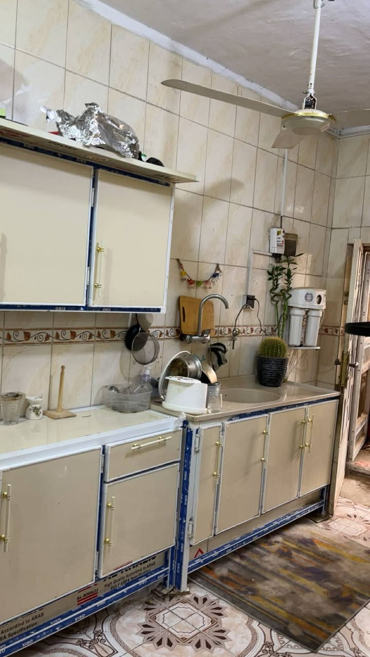 السلام عليكم بيت للبيع مساحته 150متر طابو صرف  بالمهندسين قريب شارع 80 الااتصال ع الرقم ((((***********)))) 
البيت جاهز ونظيف يرادله ترتيب بس ارضيه فقط
الباقي نطيف
