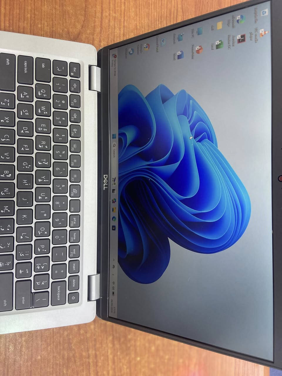 Dell latitude 5420
Core i5-1135 G7 
Ram 8 قابل للتطوير 
Hard 256 قابل للتطوير 

جيل ١١ فئة G7يعني اقوى اداء ب فئة متوسطة 
كيبورد ضوئي +عربي انكليزي نضافة ٩٥٪؜
شاحن تايب سي 
قفل كامرا 
سعر 410 بي مجال بسيط 
***********
