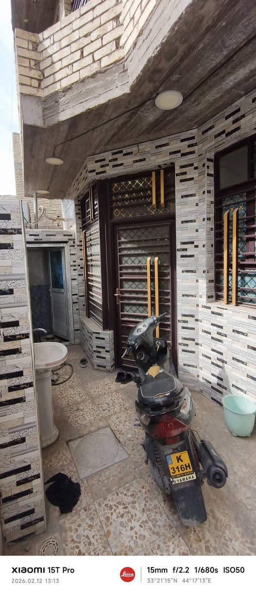 مرحبا للبيع بيت 75متر في الزراعي الخطيب واجهه 6 متر و70سنتمتر
النزال 11وشويه يحتوي على 3غرف  وصاله والخدمات الصحيه بيت  بي نواقص مثل ماموضح بالصور مكانه بشارع خوله باول فرعفرع على اليمنه فرع الاسواق يعني بس تطلع الفرع 20متر عنك شارع الضغط  
للاستفسار/ ***********
