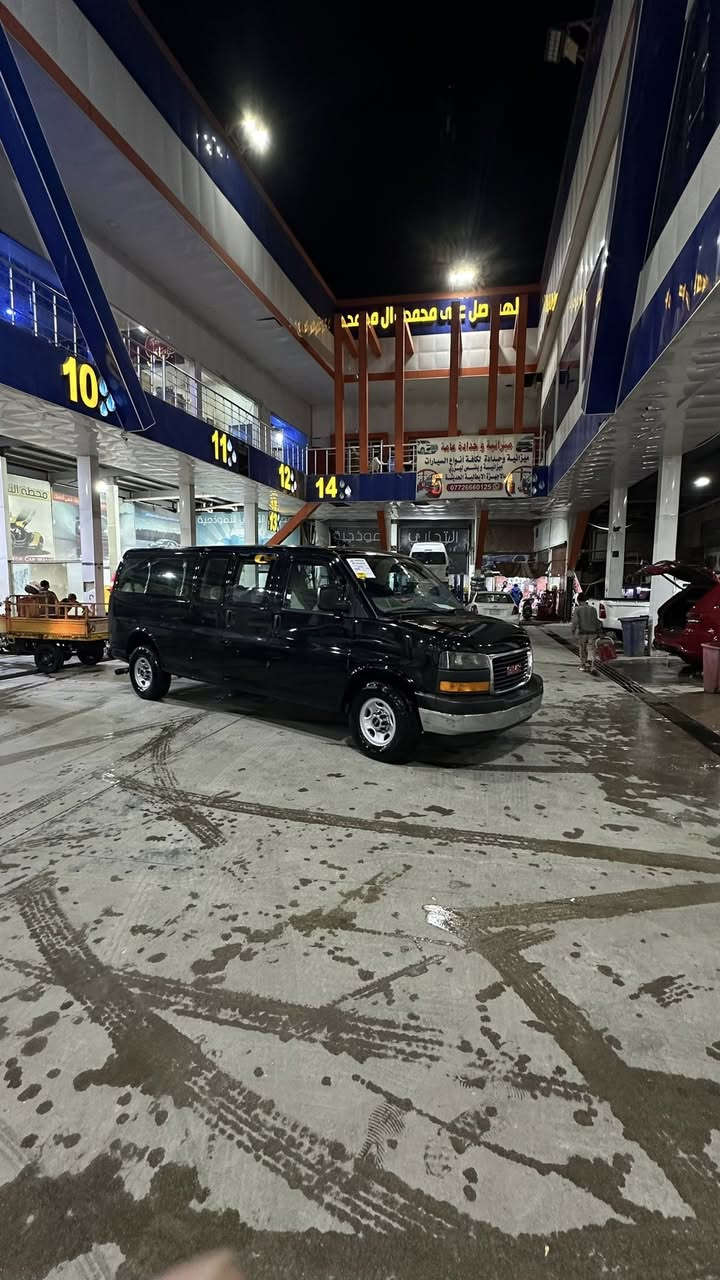 السلام وعليكم 
سفانا 2007 جاهزة من كلشي ورقم جديد ب اسمي 
هاي الصور قبل شهر ونص تقريبا 
السيارة صارلها شهر واكفه وشوي يرادلها تعديلات كلش بسيطة 
***********
مكاني البصرة
