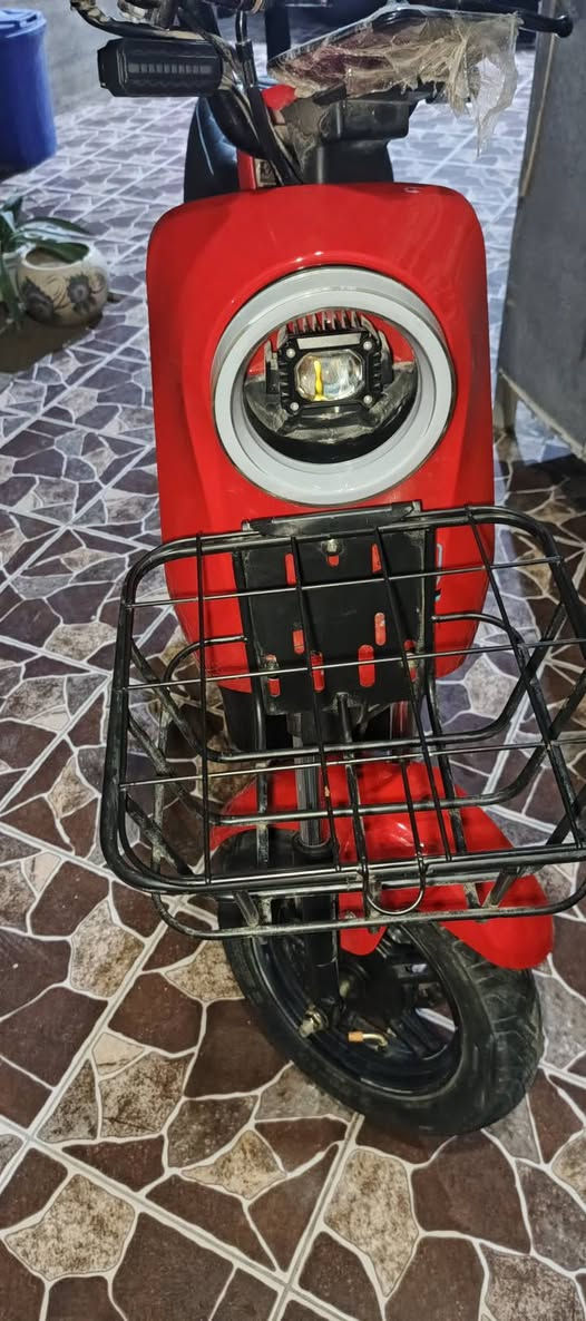 دراجه شحن نوع R9  خمس بطارات 32 امبير امامي خلفي دسك بصمه سويج شاشه ايباد لسرعه والشحن سرعتها 99 كم  سله اماميه مقعد خلفي اضافي دبل اشاره لايت عالي وناصي بلادي برغي مامفتوح جديد كلش حمايه من السرقه اضافة الى البك للاستفسار اكثر   للاتصال ***********
