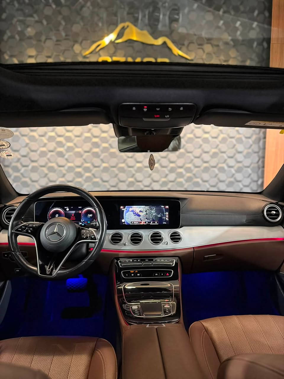 ‏E class amg 2022
سعر 385$ ورقة
وارد الماني ضمان دولي 
 محرك ٤ سلندر بانزين 

✅ مواصفات فول ✅

🛑 بنوراما
🛑 ٤ كاميرات 
🛑 كيج الكتروني 
🛑 سيتم صوت برايمستر🔥
🛑 اناره داخليه ٦٤ لون 
🛑 كت AMG بلادية
🛑 ويل وتاير جديد 
🛑 لايت عدسه 
🛑 مرايا شفط 
🛑 حساسات ٣٦٠ درجه 
🛑 كشن هيتر 
🛑 سياقة ذاتية ( Auto pilot 🧑‍✈️ ) 
🛑 قرائه طريق
🛑٥ بردات

 وباقي مواصفات المارسدس المعروفه 

السيارة مرقم و جاهز تحويل او وكالة بشرط
السياره صفر مسج 
السيارة مكفول كفالة عامة

سعر : ٣٨٥$ ورقة
للاستفسار : ***********

العنوان : السليمانية المعارض الجديدة شركة ( ازمر اوتو ) معرض رقم ٣٤
