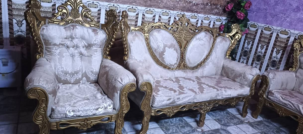 السلام عليكم
تخم ملكي مصري 
عشر مقاعد 
السعر 400 وبي مجال
مكاني بغداد المشتل 
***********
واتساب او اتصال
