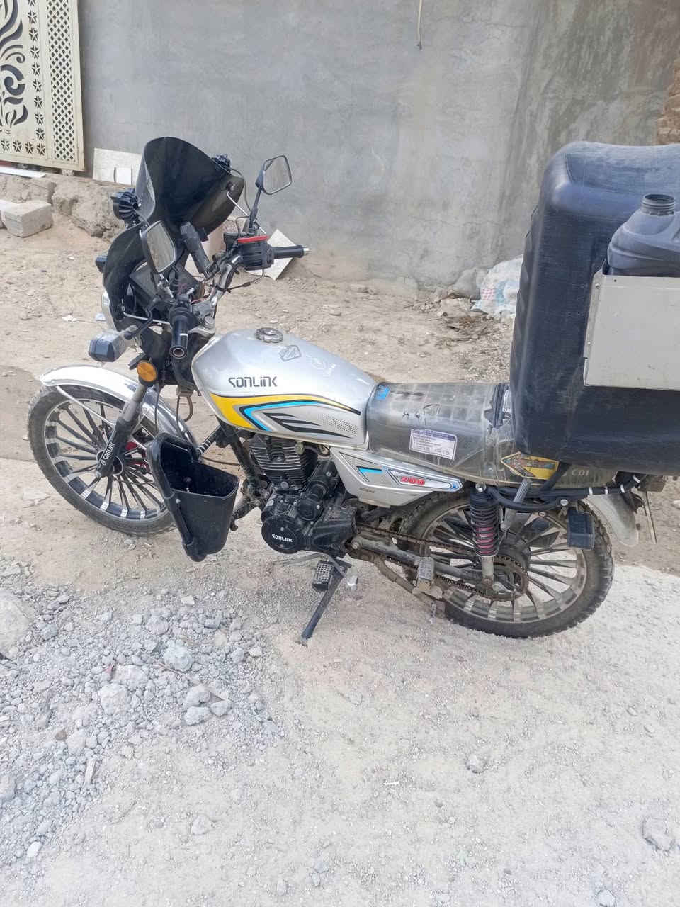 سلام عليكم
دراجه يراني موديل 24 محوره 25
كهربايات كله شغاله + مبيثري 
تيرات جديده +
لايت بومه ثنين + جامه فراشه 
محرك 200+
دراجه حلوه كلش نضيفه وراق كامله سعر 700بيه مجال 
مكاني ابو غريب رقمي 
***********
