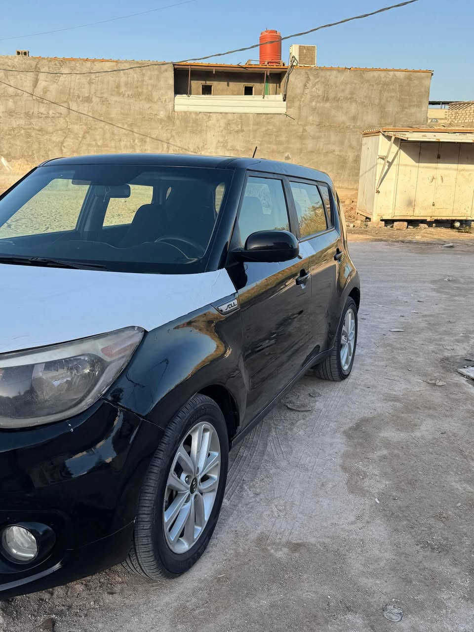 كيا صول مديل 2017
السياره بيه صبغ 
مكان بصره السعر 105 وبيه مجال 
رقم الهاتف *********** البصرة, العراق
