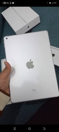 آيباد ٩ • ٦٤ • بلكرتون