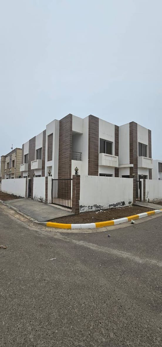 ‏السلام عليكم
‏بيت للايجار
‏المساحة ٢٥٠
‏يحتوي على  ٦ غرف نوم
‏صالة عدد ٢
استقبال
‏صحيات ٤
‏كراج سيارة 
‏حديقة
‏بيت ركن
‏جديد بعدة مامسكون
‏العنوان الفلوجة 
‏(#مجمع_الفلوجة_ستي) قرب سيطرة الموظفين ومجاور كلية السراج
‏للاستفسار 
‏‪***********‬
‏السعر ٥٥٠ الف
‏
‏
