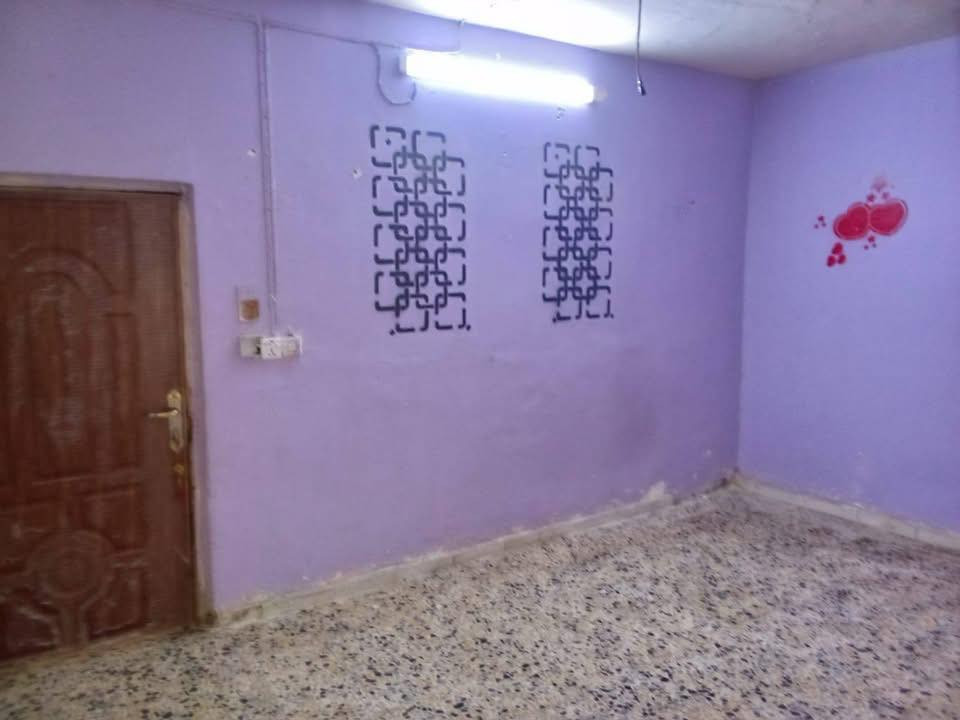 #ب300الف 
مشتمل للإيجار وبالعروبة

يحتوي ع غرفتين وصالة ومطبخ وصحيات
للاستفسار 
***********
***********
مكتب أملأك للعقار العروبة شارع المتحف 
@إشارة
