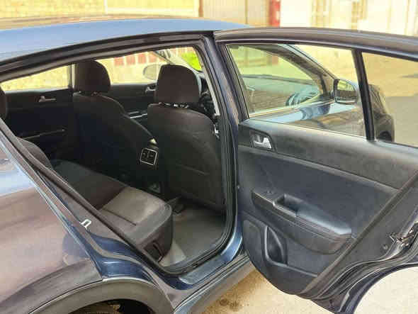 السلام عليكم ورحمه الله وبركاته 
كيا سبورتج موديل 2021 ماشية 67/ كم حادثها موضح بالصور ووالسونار هم موجود بالصور كير مكينة تبريد خير من الله صار بيها صبغ هنا بنيد ودعامية اثر شخوط يعني البجم ما بي حادث 
مكاني بغداد 
السعر 173$

***********
