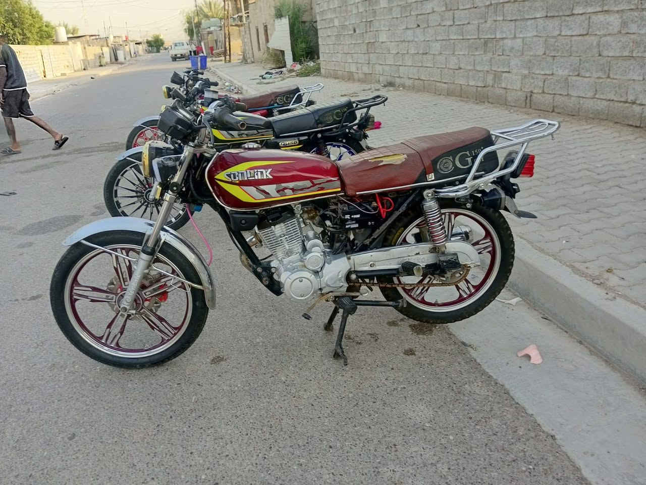 سلام عليكم دراجات عدد 3 مو شراي لا تعبني اقرء تفاصيل
حمره موديل 25 اول وحده سعرهه 575 بيهه مجال 
ثاني وحده سوده موديل 24 سعرهه 575 بيهه مجال 
ثالث وحده حمره موديل 23 سعرهه 550 بيهه مجال 
دراجات نضاف او مفولات تجي وتشوف بعينك اوراق كامله 
مكان محموديه لطيفيه شراي اتصل ***********بي واتساب 
*********** فقط اتصال
