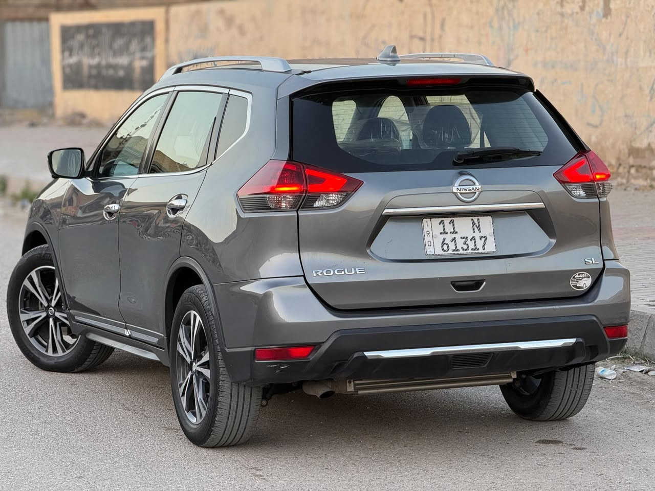 السلام عليكم 
السعر126 بيها مجال
نيسان روج 2018 SL فوول مراوس او بيع
وارد امريكي حادث 3 قطع سطحي وبيها قطعتين كلير
جحم المحرك 2500
ماشيه 77  
مواصفات فول 
كشنات كهرباء +هيتر +خزن وضعيات + كشنات جلد
كامره 360 (4) كامرات
تحكمات ستيرن 
تشغيل عن بعد 
فتح الصندوق بلقدم 
3 انضمه قياده ايكو نورمال سبورت
ويل كروم تخم تاير جديد 
كير محرك بشرط مكفول 
بصمه ابواب بصمه تشغيل بصمه جنطه
تبريد ثلج ⛄️ تبريد قطعتين
نظام انذار.  مدخل AUX / USB
حساسات امامية حساسات خلفية  
مري كهرباء هيتر مري جانبي  نقط عمياء
مصابيح ليد بكلايت ليد  انوار نهارية
ارقام وهزه جديده 
مكاني بغداد بسمي التواصل ***********
