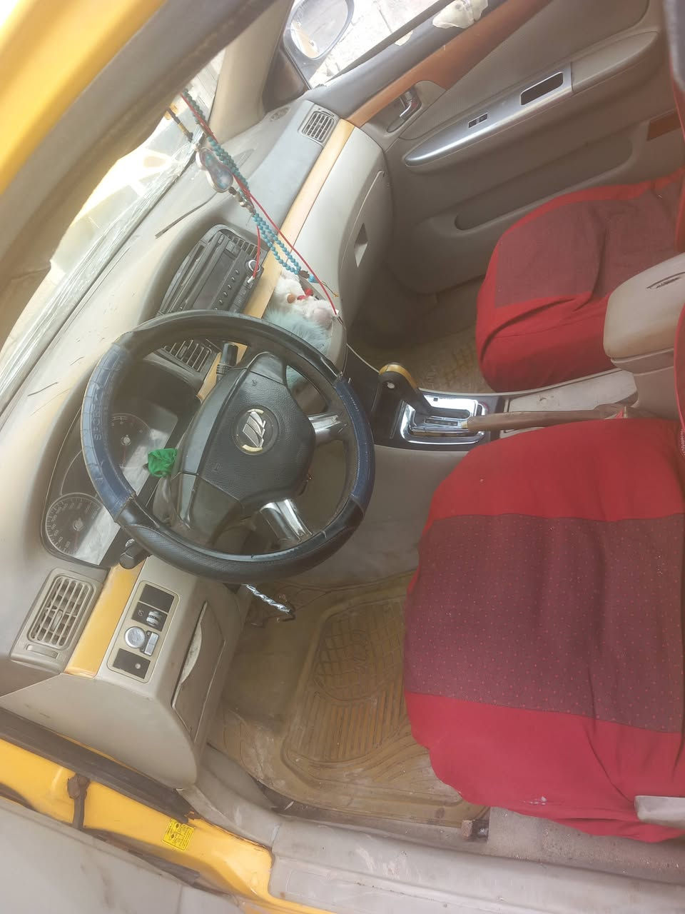 سلام عليكم سياره البيع نيفان موديل2011مكينه وكير وكفولات كورله وتماتيك سنويه منتهيه2016سياره حلوه مال جناي سعر17وبيها مجال رقم الهاتف ***********
