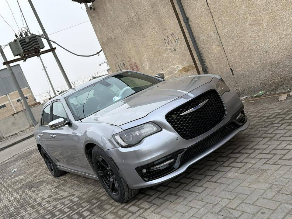 السلام عليكم
ادوات كصة جنطه شغل باجات

محدثة 23

اوباما   بلاتينيوم فئه C    

مواصفاته. 

رادارات جانبيه.  وخلفيه واماميه 

حساسات امامي وخلفي 

بانوراما  فتحه 

كشنات جلد  تحكم  فول مع تدفئه كشنات وتبريد 

خزن ميموري مع فتحه البصمه تتحرك المري الجانبي والكشن والأستيرن 

اشارات بالمري مع رادارات بالمري 

كلاصات حار وبار يعني تدفئه تبريد 

شاشه كبيره مع كاميرا خلفيه 

تحكم ستيرن مع مثبت سرعه 

جهاز اقراص وفلاش داخل الجكمجه. 

برده خلفيه بلاد 

محرك 3600

كير عصه 

تشغيل عن بعد

تبريد امامي وخلفي تحكم  خير من الله 

راديتر ماء جديده مع ماء احمر 

كوع فافون مع ولف حماوه جديد 

ضواغط جديده 

قايش جديد 

حداده فول 

ويل وتخم جديد 18

سياره ماناقصه اي شي 

متومه وجاهزه

رقم اربيل

السعر 65 

شعندك مراوس نزل

العنوان البصرة

***********
