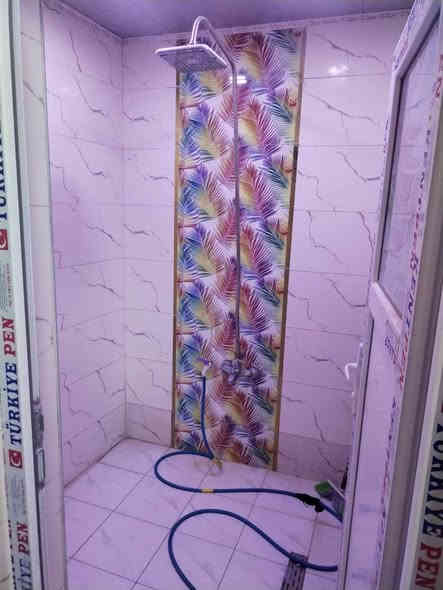 السلام عليكم بيت زراعي 50 متر عقد ١٧ في كربلاء شارع المدرسي شارع حسينيه ساقي عطاشى كربلاء بناء طابقين الاول صاله ومطبخ ومكشوفه وصحيات منفصله بناء بلوك صب كونكريت والطابق الثاني غرفه وصاله وصحيات مشتركه بناء ثرمستون الاساس والسقف كونكريت مسلح مع بيتونه والسطح مطبك فرشي  السعر ٣٧و نص مع مجال بسيط
مكتب العرداوي للوسائط العقاريه
هاتف/***********
