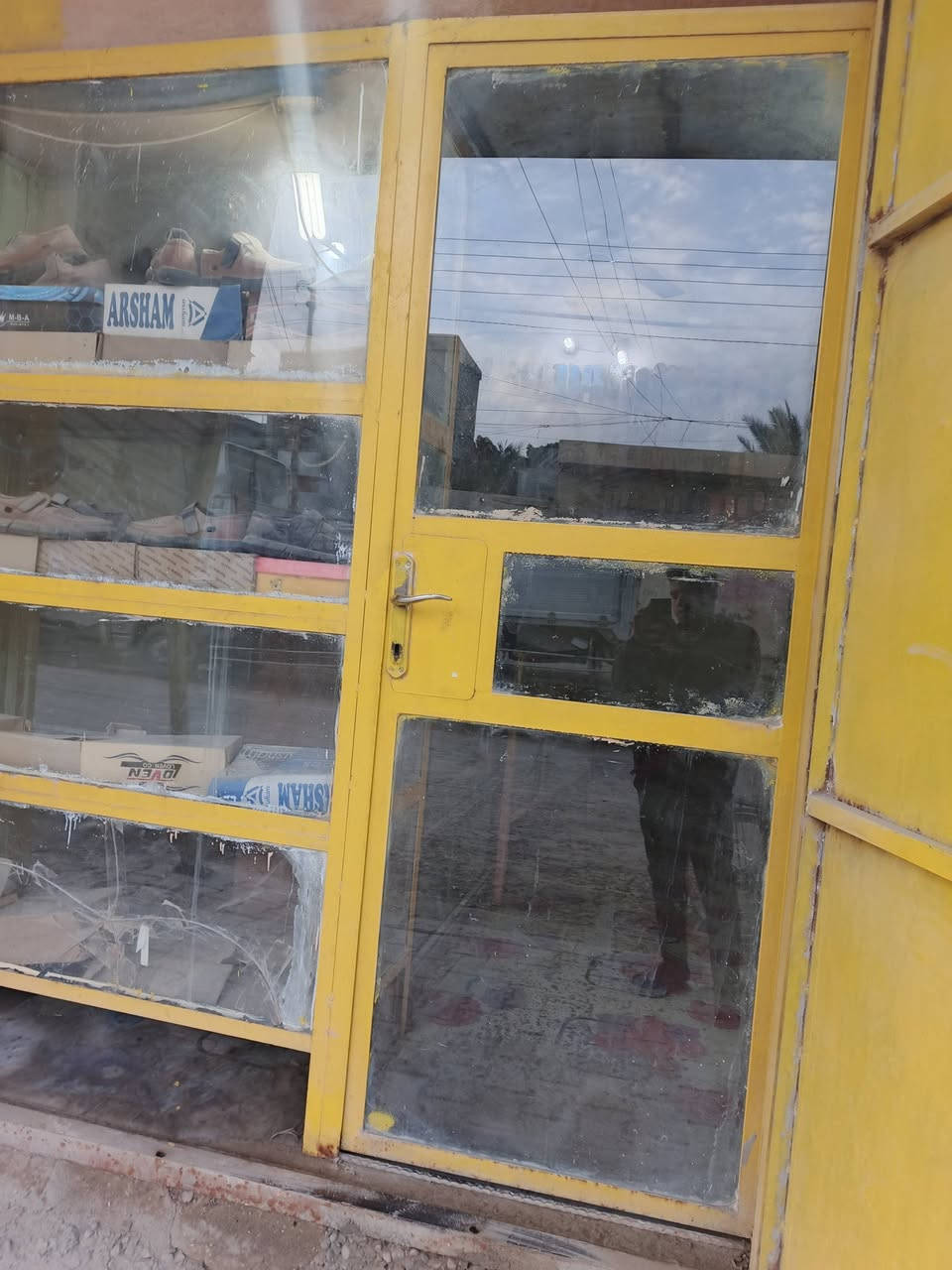 السلام عليكم جام خانه البيع العدد اثنين الاستفسار اتصال على هذه رقم  ***********
