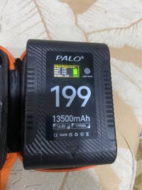 بطارية v mount ماركة palo  بقدرة 13500 ma  وياه جندة وكيبل type c  الب...