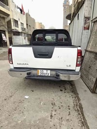 نيسان نيفاره موديل 2011 بيهه طخه بل جاملخ الامامي الايمن  جاملخ الخلفي...