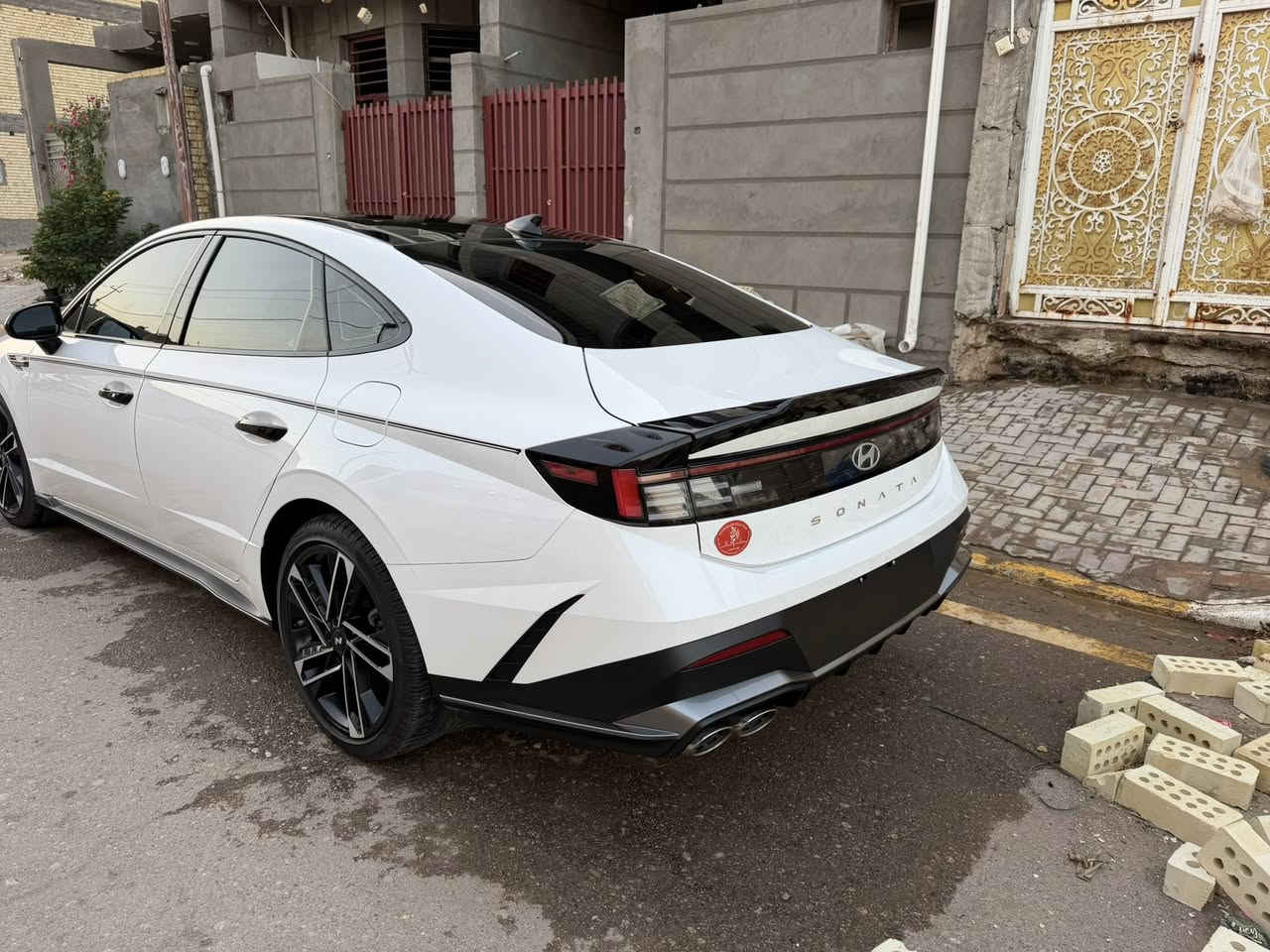 #hyundai_هيونداي سوناتا N Line
🔥🔺🔺🔥
موديل 2025
ماشية (     1000)  آلاف كم فقط
الضرر – فقط بنيد مصلح نفسه ومصبوغ
بدون رقم تترقم جميع المحافظات

المواصفات والأداء:
• محرك 2.5 لتر تيربو
• قوة 300 حصان
• ناقل حركة 8 سرعات دبل كلتش
• شفتات ستيرن
• مودات قيادة: نورمال – سبورت – سبورت بلاس – كوستم
المواصفات (فل كامل):
• دخول وتشغيل بصمة (أبواب + صندوق)
• تشغيل عن بعد
• شاشة كبيرة تدعم Apple CarPlay و Android Auto
• شحن لاسلكي
• مثبت سرعة
• نظام قيادة شبه ذاتية
• تحديد مسار
• رادار أمامي وجانبي وخلفي
• كاميرا 180 درجة
• ستيرن متعدد الوظائف
• سايد بريك بصمة
• سقف بانوراما
• تبريد بيانو + تبريد أمامي قطعتين
• إضاءة داخلية LED متغيرة الألوان
• عدادات ديجيتال تتغير حسب وضعية القيادة
• شاشات قياس (حرارة الزيت – ضغط التيربو – العزم)
• نظام صوتي BOSE
• جامات أوتو
• أوتو هولد
• كشنات ألنتارا رياضية N
• ليتات أمامي وخلفي LED
السيارة جاهزة وما بيها أي نقص سعر 220بيها مجال

رقم صاحبها🔺☎️***********
