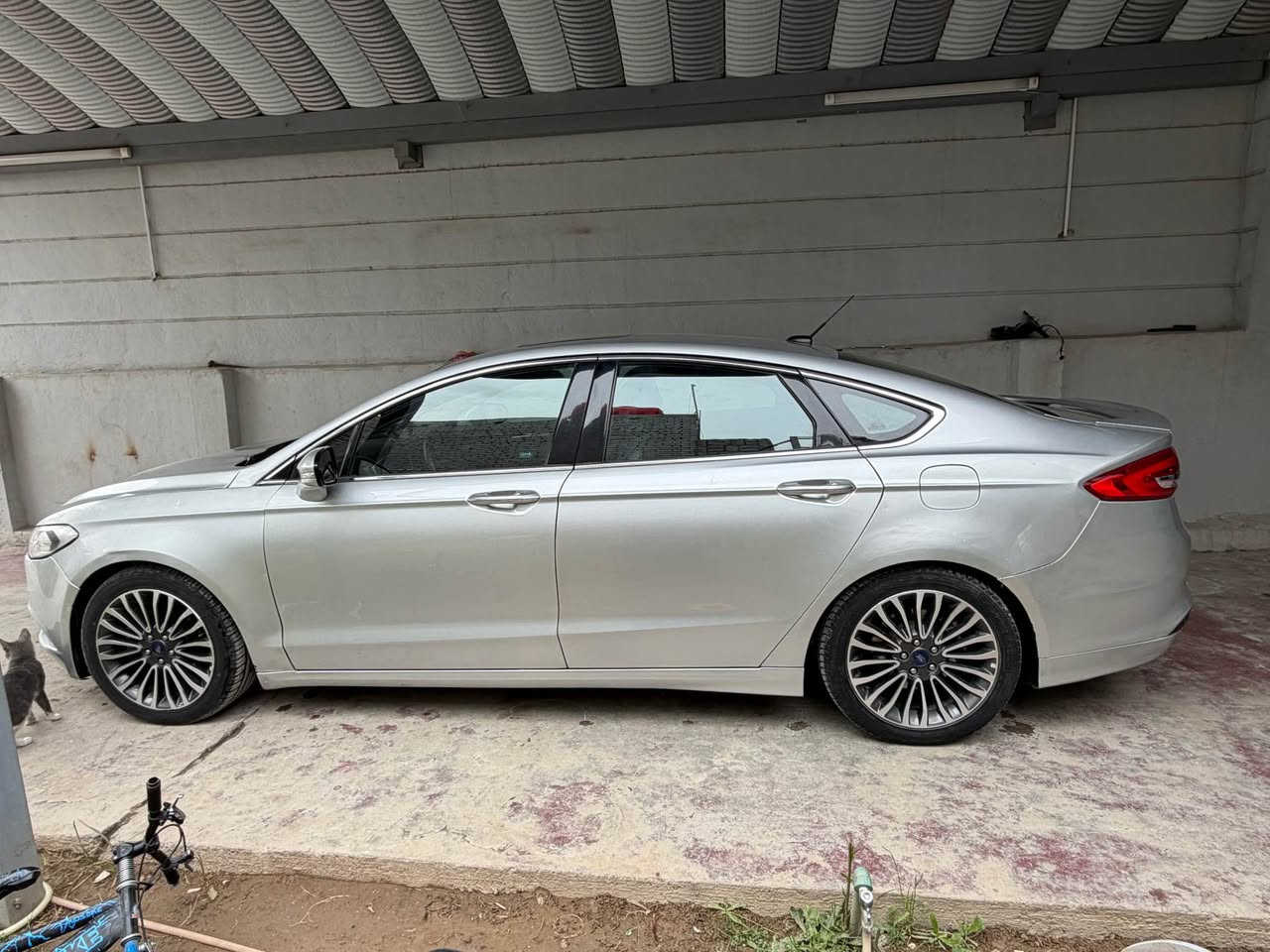 السلام عليكم 
فورد فيوجن تيتانيوم هايبرد فول مواصفات 
سيارة ماشية ٧٢ الف كيلو 
رقم بغداد انكليزي بأسمي هزة وسنوية جدد لغاية ٢٠٢٩ السيارة فول مواصفات ماكو شي ما بيها 
نواقصها طوافة عطلانة وبطانة جاملغ وشمعة امامية بس هذني 
محركها ٢٠٠٠ تنفس طبيعي 
محرك وكير وتخم تاير وتبريد وتدفئة ومنظومة هايبرد جدد مامفتوح بيها برغي على وضع الشركة 
بيها صبغ ٥ قطع بدون دواخل والحادث مال امريكا موجود بالصور 
مكاني بغداد الدورة الصحة 
السعر ١٢٠ ورقة وبيها مجال بسيط 
***********
0️⃣ 7️⃣ 7️⃣ 1️⃣ 4️⃣ 4️⃣ 5️⃣ 0️⃣ 5️⃣ 0️⃣ 8️⃣ بغداد, العراق
