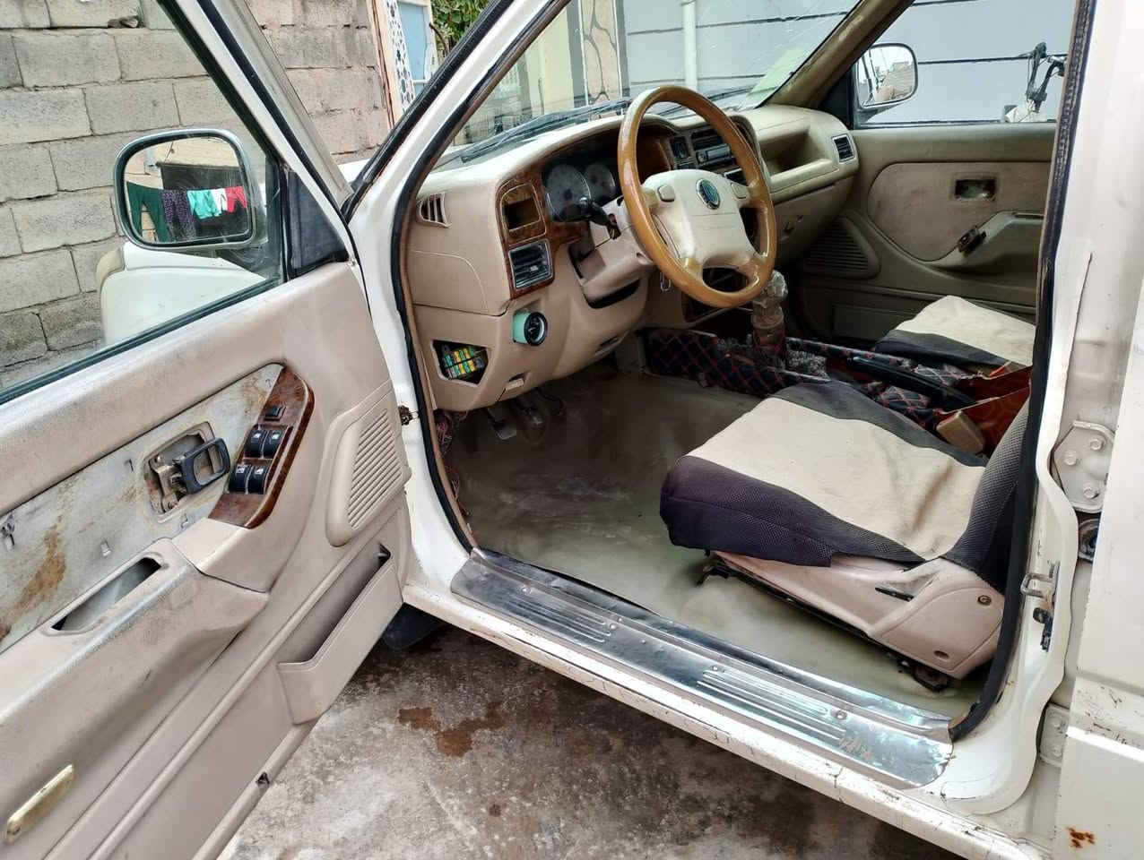 سلام عليكم كنو للبيع موديل 2006بسمي المكان ديالى ***********
