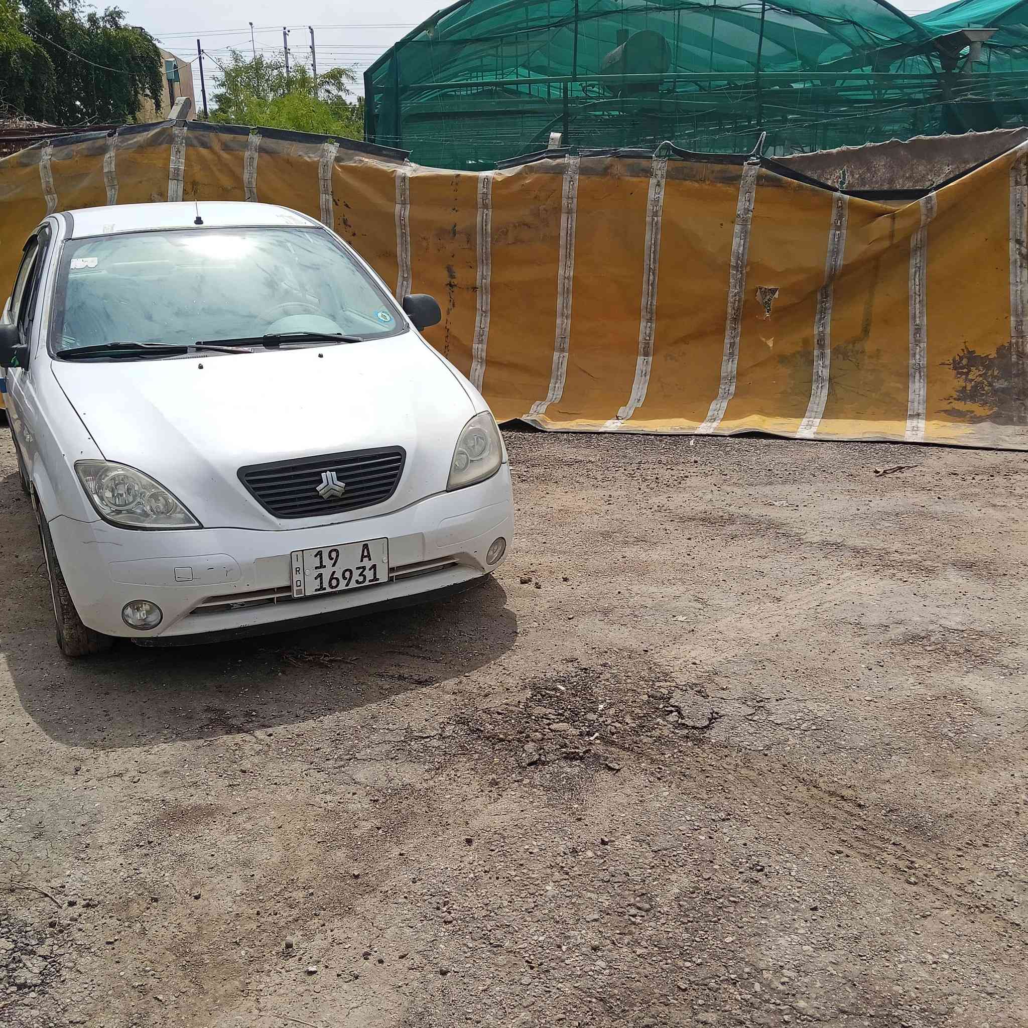 سلام عليكم طيبه للبيع موديل 2013السياره كير مكينه حداديه تخم تاير لا ضربه ولا صبخ كفاله عامه السياره باسمي رقم كربلاء انكليزي المكان السياره كربلاء رقم ***********
