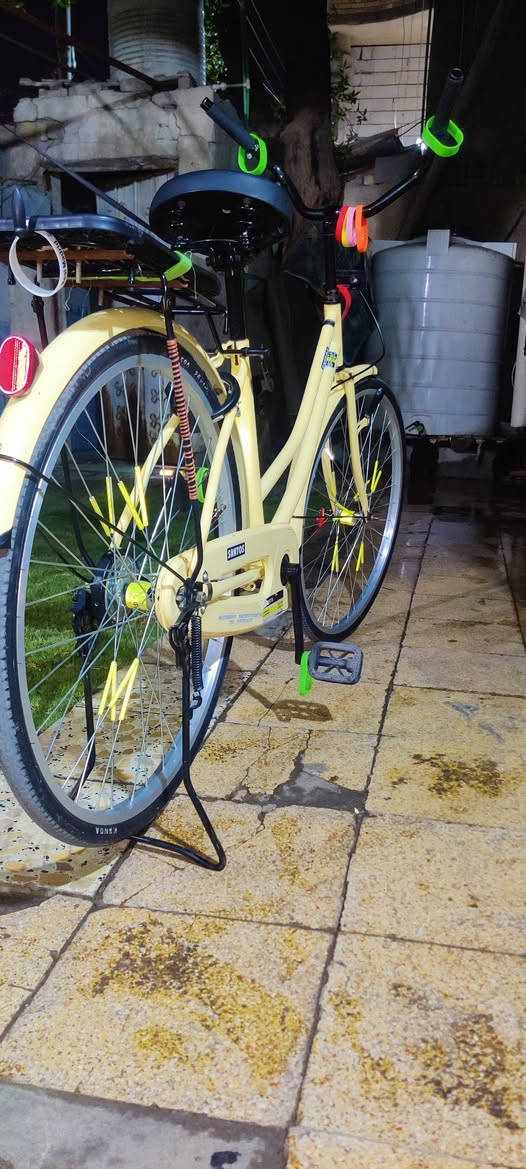 السلام عليكم بايسكل للبيع حجم 26 اللون حليبي موديل 2021 الشهر 2 البايسكل سعره هو والغراض 175🔒🔒🔒🔒 وبدون غراض ب 160 وبي مجال حك جيه شراي خاص لا اتعامل ***********
