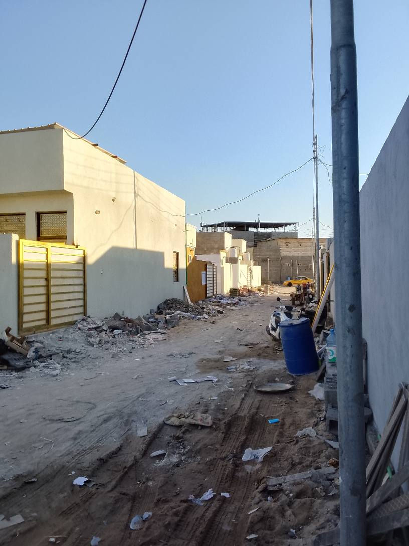 توفر لدينا بيت بمساحه 150 م تفاصيل البيت غرفتين صاله ومطبخ استقبال صحيه داخليه خارجيه طارمه والحديقه الموقع البصره قضاء شط العرب الجزيره الفيروزيه شارع16 حساب 67 وبمجال*********** البصرة, العراق
