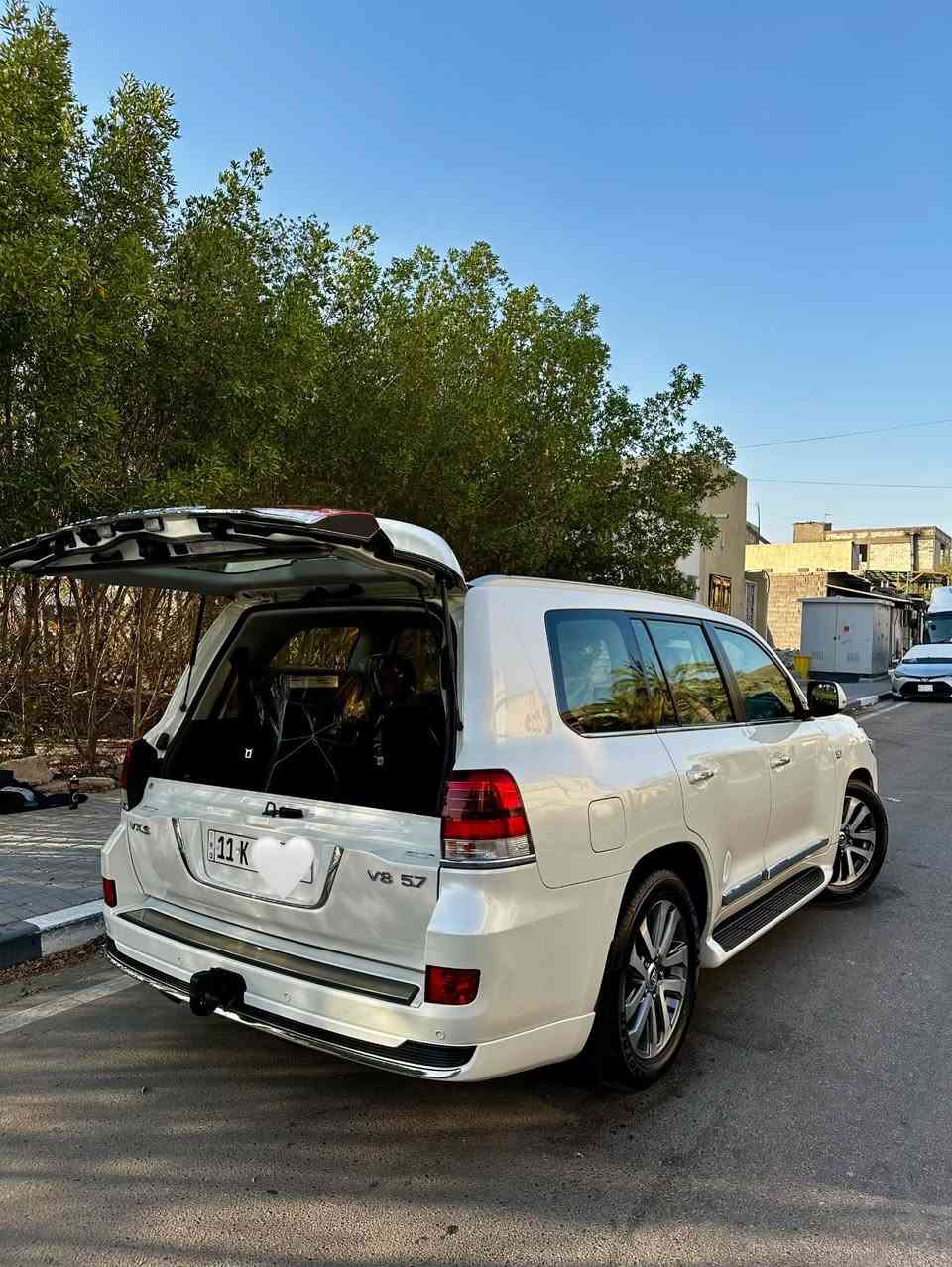 ﷽
‏‎سلام عليكم  🌹
لاندكروز  2019   VXS 🚀 ام رادار 🧿جكات
الي يدور جديد وقطعة نادر من نوعها 
ملاحظه( السيارة كفالة عامة من جميع النواحي نظيفة بمعني الكلمة
 وشرط الفحص 
گير و محرك بشرط كفاله 
رقم بغداد دولي  بأسمي شخصياً 
عدد بصمات تشغيل 2
عدد بصمات الابواب 5 
سعرها😱بلاش بلاش((568))😱
👇🏻المـواصـفـات 👇🏻__________ 
حساسات امامي خلفي 
كامرات 360 امامي وخلفي وجانبيات 4 كامرات 
مري شفط ونظام ترحيب 
تبريد ب الكشنات
باب خلفية كهرباء 
لايتات دبل عدسة + LED
جميع الكشنات كهرباء 🗼
زنون بلادي 🗽
فتحة    🧐  
نظام اقتصادي بانزين ECONOMY 
جلد كامل داخل لونين
كشنات جلد طبيعي محد كاعد عليهن جديد

بلوتوث وتليفون ونضام الملاحة ☎️
ونظام تثبيت السرعة التكيفي المزود، ونظام صوت Mark Levinson مع سماعة.
ومقاعد قابلة للتدفئة والتهوية
شاشات عدد 3
شاشات الوره بنايلون ما مفتوحات معه درع حمايه بلاد 
نظام مانع الانزلاق
نظام نزول المنحدرات 
اشارة في المرايا الجانبية
مخرج منفذ الطاقة ⚡
‏  Bluetooth / USB
جكات 
سبيعر ما نازل عده ما مفتوحه شرط 📍
شاحن هاتف Wairlees
ستيرن كهرباء + خزن ستيرن + خزن كشنات
وبعد بيهة هواية مواصفات 
جديدة جدا  واستعمال نظيف جداً 
بالعافية ع تكون من نصيبة يستاهلها    
           
‎تحياتي لجميع

📞☎️***********
مكان بصره📍
