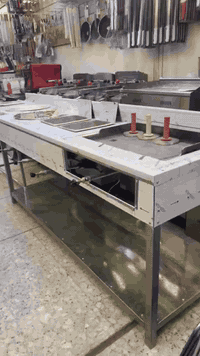 سلام عليكم طباخ صناعي طول ٢متر ونزال ٧٠ فلافل ٢فنكر وبركر للاستفسار الاتصال على الرقم ***********
