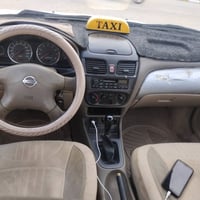 سيارة سني 2009 للبيع   سياره بيها قطعتين بدون  دواخل  كير محرك  تبريد ...