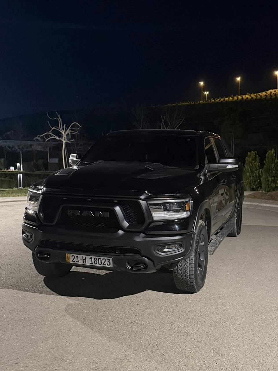 (Ram Rebel 2021) للبيع
محرك: 8 سليندر هيمي 
مسافه المقطوعه: 105 الف km 
وارد امريكي 
مواصفات:
-شاشه كبيره 
-كامره خلفية
-ستيرن تدفئة
-مقاعد تدفئة 
-سقف سلايد 

سيارة جاهزه هزه و تحويل 
السعر :3.45 و بيها مجال 
السيارة موجودة بسليمانية
                                                                  *********** 
رقم الشاصي: 1C6SRFLT7MN592262
