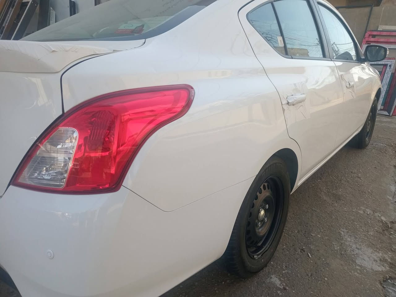 سلام عليكم سيارة نيسان مصري موديل ٢٠٢٥ ماشية ١٩ الف بحالة الوكالة مكفولة من صبغ والتبديل رقم اربيل الدولي سنوية باسمي 
المواصفات 
شاشة أصلية وكاميرا خلفية جام كهرباء عدد(٤) تبريد قطعتين  اشاير بالمري داخل بيجي ايرباك عدد(٢) تحكم ستيرن يدات نيكل حساس خلفي شباك نيكل سبايدر بلوجكترات اصلي محرك ١٥٠٠ مانع انزلاق ويل حجم (١٥) اوكس USB مدوشمة عام كشنات +كاعية+صندوق مكان سيارة بالاعظمية سعر ١٢٦ وبي مجال بسيط للإستفسار الاتصال ***********
