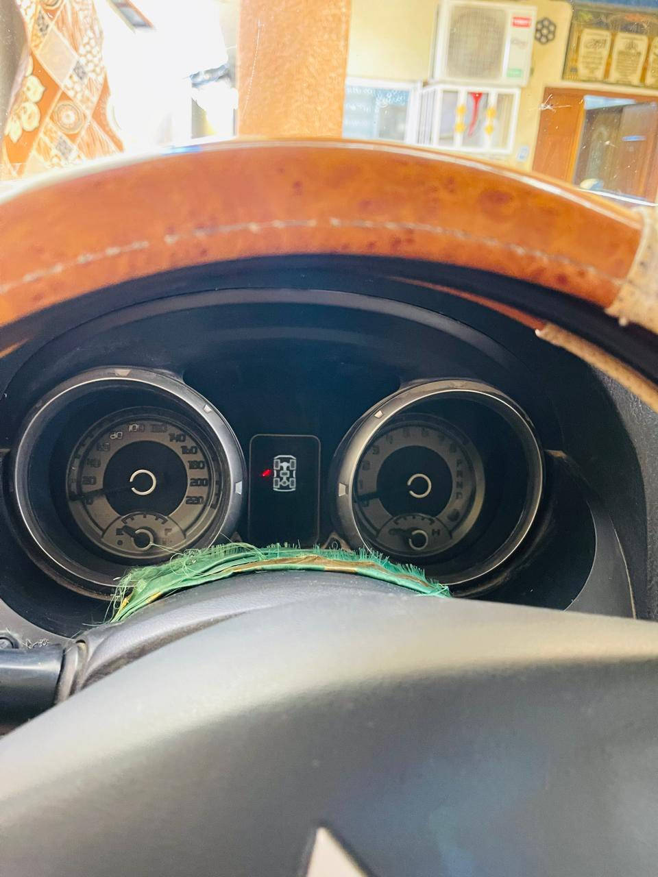 سلام عليكم. من رخصت مدير الكروب  سياره  باجيرو  موديل
2010  محدثه 2020 
  سياره كامله مكمله   خير من الله    تخم تاير جديد 
بصمه 
تشغيل عن بعد 
اشاره ترحيب 
لايت زنون 
باتري جديد 
صدر جديد 
رقم بغداد 
دولي 
سياره بسمي 
العنوان  ديالى  جديده شط قرب مطعم سامان 
للتواصل اتصل عل الرقم 
***********
