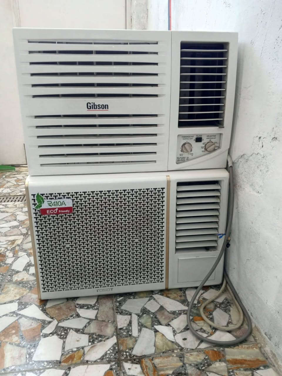 السلام عليكم مكيفات للبيع طنين نوعية جبسون وتوسوت شغالات على الفحص فقط بيهن ليك بسيط سعرهن 300 بغداد مدينة الصدر ***********
