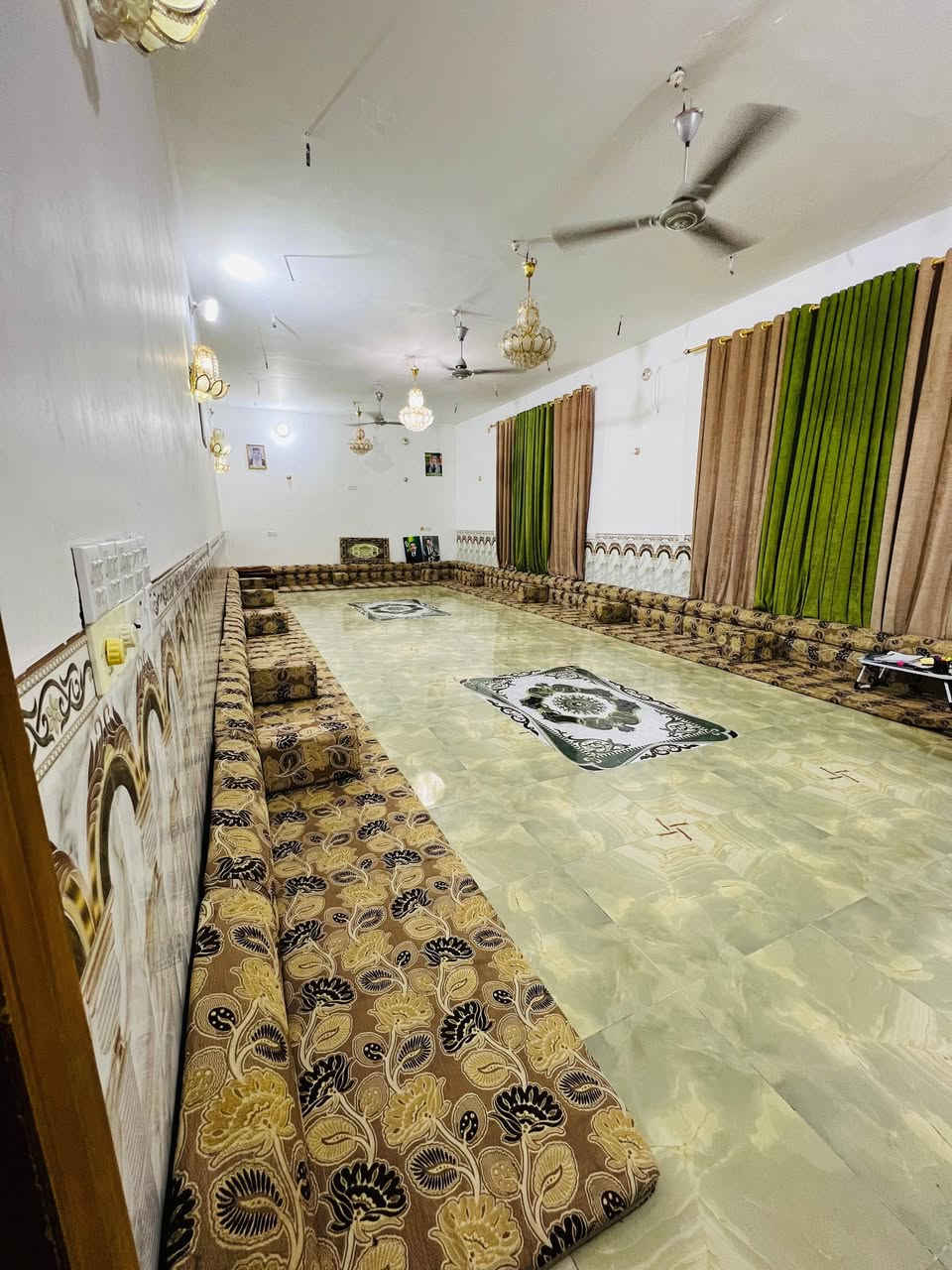 دونم وبيت جدا راقي وجديد احلى من الصور موقع جيد تبليط للباب يبعد عن طريق طويريج كربلاء كيلو ونص 
***********مسلم الميالي
*********** 
*********** ابو علي الجنابي
