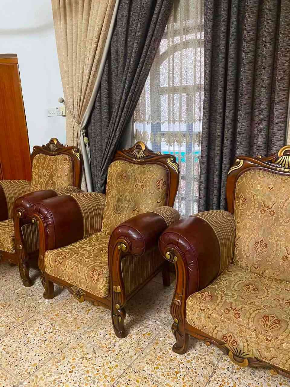 متاح تخم نضيف جدا وجوده عاليه جدا
عدد 2 قنفات كبيره
عدد 4  قنفات صغيره
مع ميز وطبلات
المكان بغداد ساحه عدن السعر 600 
***********
