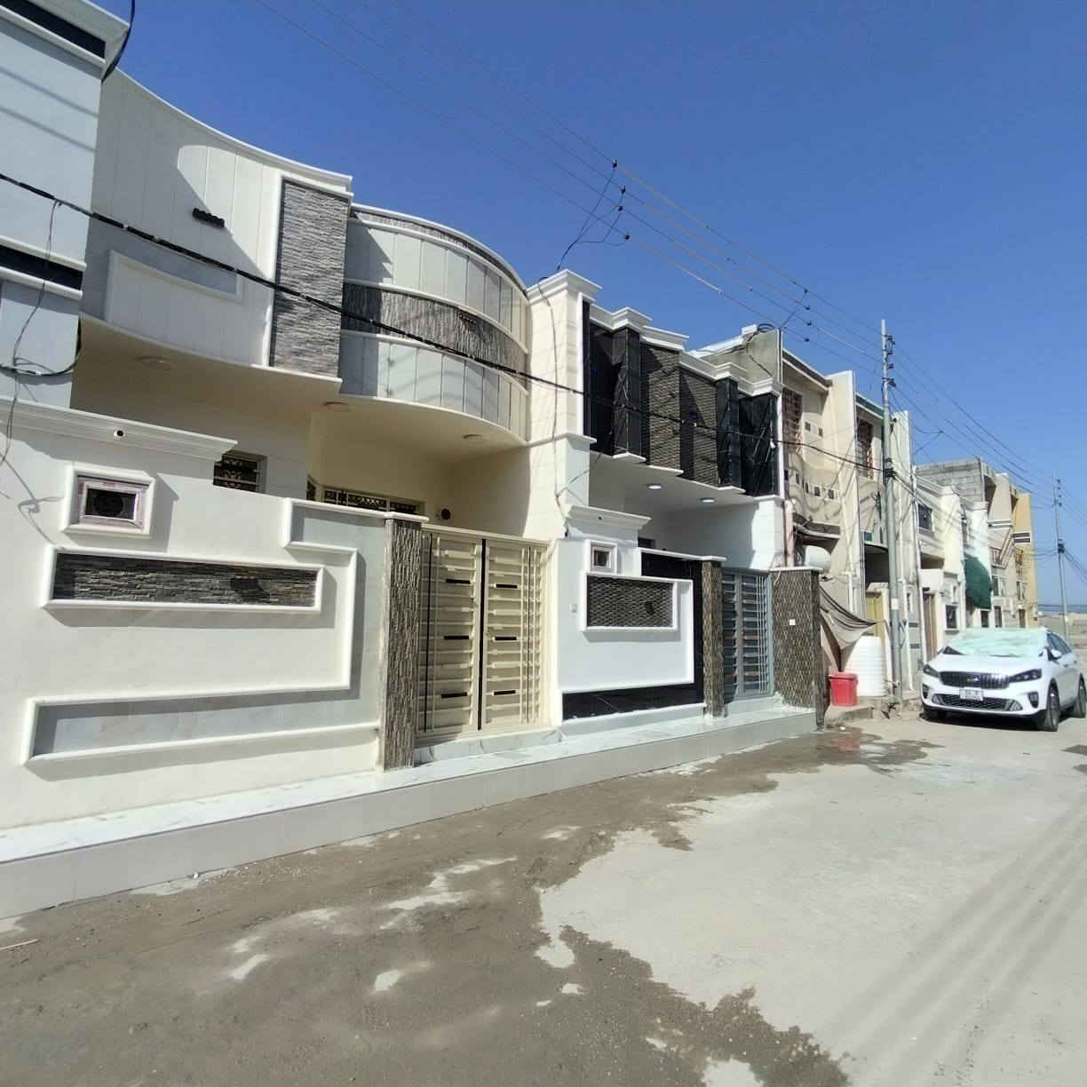 مكتب الوطن العقارات 
***********
يا الله دار للبيع مساحه 75 متر موقع البيت  مجمع الوردة السكني طابق واحد سنه 25 قرار محكمه يبعد عن الامام الحسين 5 كيلو عشر دقائق بالسياره عمود 143 يحتوي البيت على استقبال وغرفه ومطبخ وصاله وصحيات خارجيه وداخليه وطارمه صغيره السعر 73مليون  متكامل من كافه الخدمات اناره بالشارع شارع تبليط متر ماء  كهرباء وايضن مولد سحب بي الاستفسار اكثر ***********2
