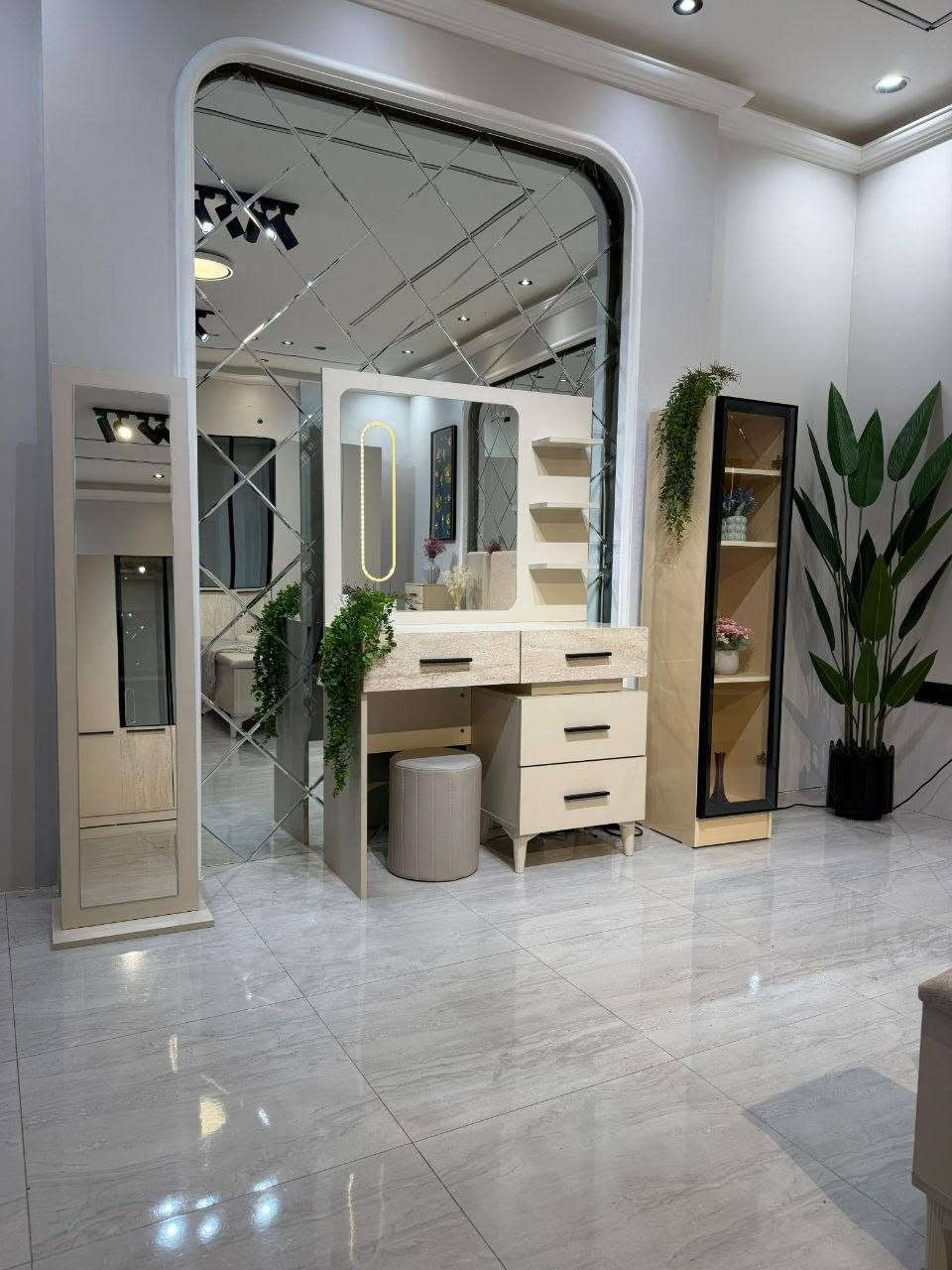 *تم وصول موديل صباح*
*11قطعة الاصلي*
*فاترينة عطور ومكياج*
*كنتور مختلف ٤باب المنيوم*
*قياس الكنتور٣٢٠ سم ارتفاع ٢٢٠*
*قياسات الغرفه ضخمة*
*١٢ باب بالكنتور*
*سرير مخزن +شازلون مخزن*

*بسعر مليون و 350 الف


**إذا كنت صاحب هذا الإعلان وتريد حذفه لأي سبب، رجاءا أرسل رسالة إلى الدعم الفني**