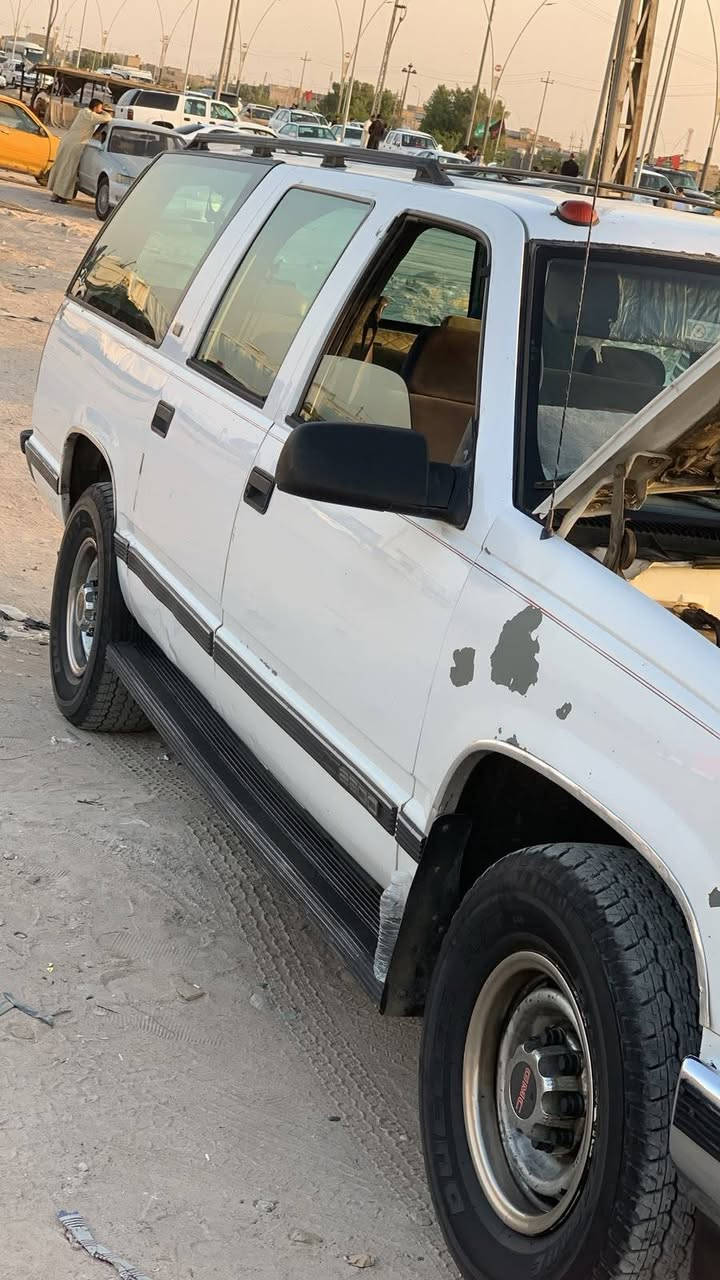 جمسي موديل ٩٨ رقم بغداد محرك ٣٥٠ كير ١٠٠٠ بيهة مشكلة بل عقل ما ينطي ايعاز للكير اتنمر بس ٣ نمر لا٤ولا٥ السيارة جاهزة من كلشي كهربايات تخم تاير تبريد للبيع ٤٥ او بيهة مجال او مراوس *********** مكاني البصرة
