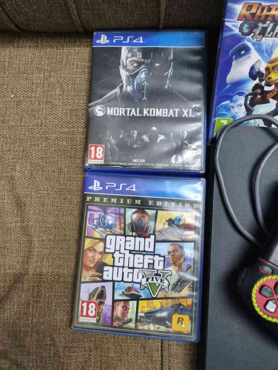 سلام عليكم بلي فور سلم اولاين مساحته 500 جيجا
+7اقراص الي معروضات+وياهم فيفا2021
+هادر نص تيرا (500جيجا)
+جوستك تجاري وياه كڤر
+الكيبلات والHD وشاحنه 
السعر285 وبي مجال وبيك خير وتدلل 
العنوان بغداد حي القاهره قرب سوق علي النعمه
التواصل عل واتساب ***********
او
ماسنجر 
كل الهلا بيكم🤍
